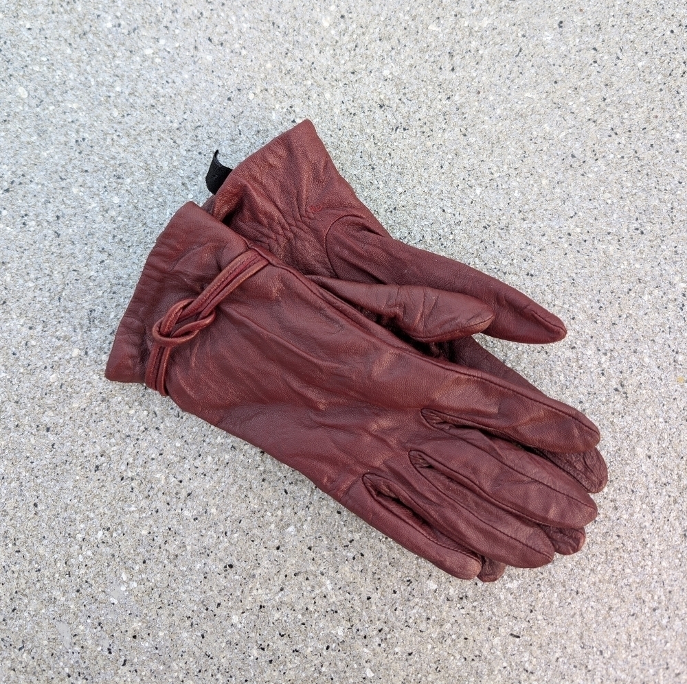 Isotoner Red Leather Gloves with Elasticated Wrist 89736 One Size